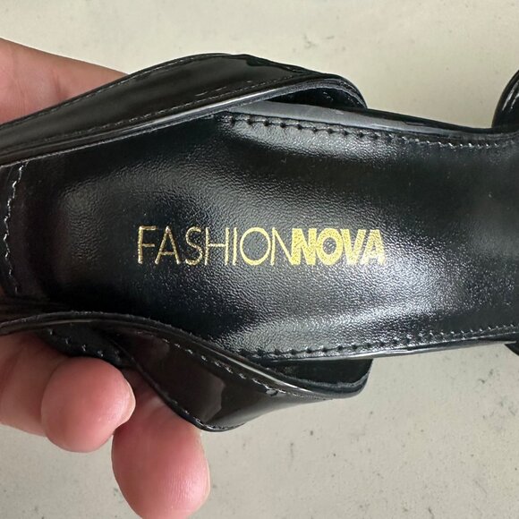 Fashion Nova Black Strappy Heeled Sandals Size 9 - Picture 3 of 8